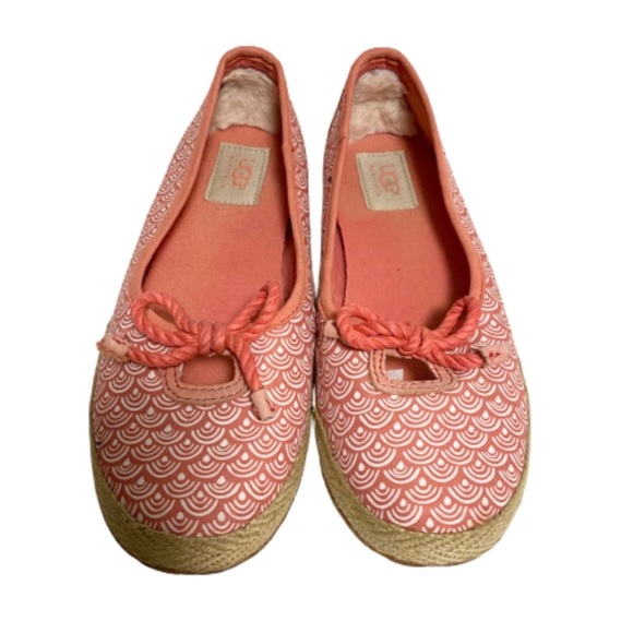 UGG Shoes - Ugg Syleste women’s pink/ white scallope fabric espadrille ballet flats size 7.5